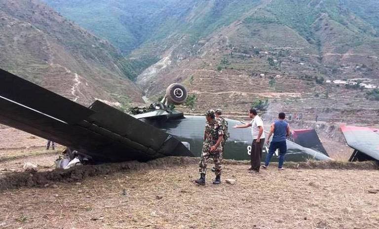 बाजुरामा सेनाको जहाज दुर्घटना : पाइलटको मृत्यु दुई घाइते